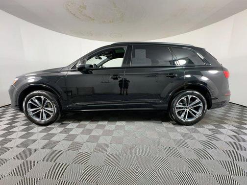 2025 Audi Q7 45 Premium Plus
