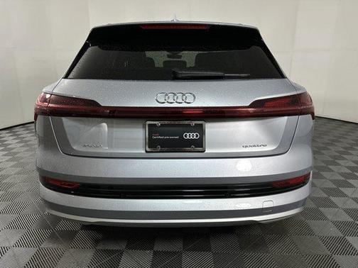 2022 Audi e-tron Premium