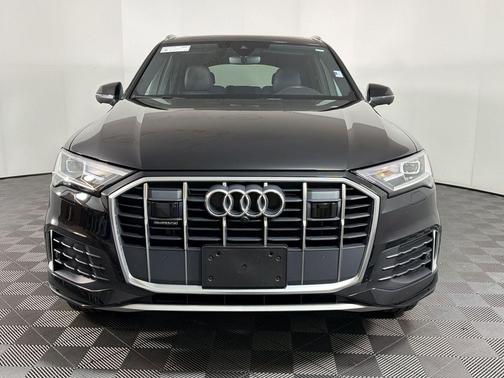 Mythos Black Metallic 2023 Audi Q7 45 Premium