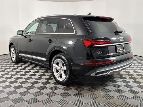 Mythos Black Metallic 2023 Audi Q7 45 Premium
