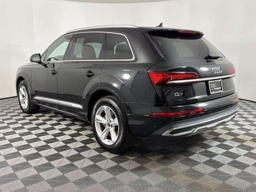 Mythos Black Metallic 2023 Audi Q7 45 Premium