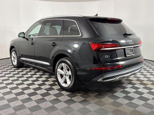 Mythos Black Metallic 2023 Audi Q7 45 Premium