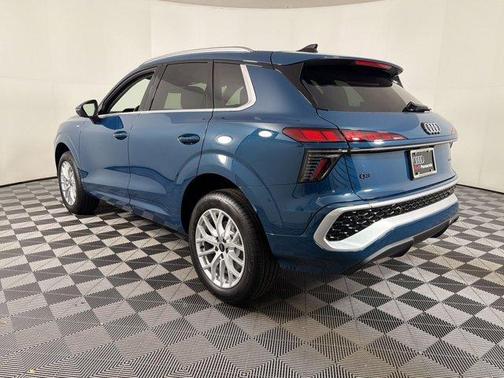 Malpelo Blue Metallic 2026 Audi Q3 TFSI quattro S tronic