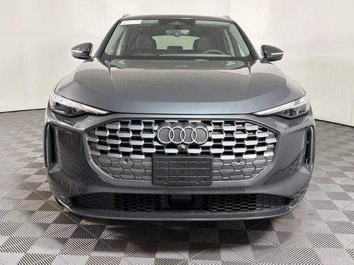Tambora Gray Metallic 2026 Audi Q5 Premium TFSI quattro S tronic