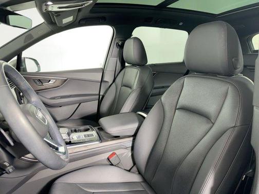 2023 Audi Q7 45 Premium Plus