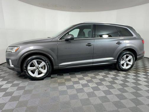 2023 Audi Q7 45 Premium Plus