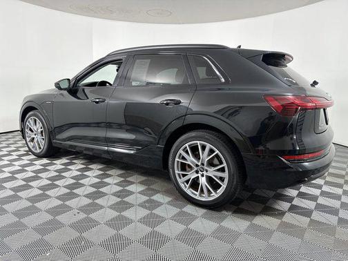 2021 Audi e-tron Prestige
