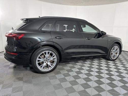2021 Audi e-tron Prestige