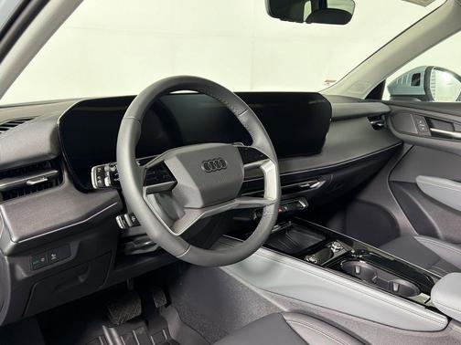 Arrow Gray Pearl Effect 2026 Audi Q3 TFSI quattro S tronic