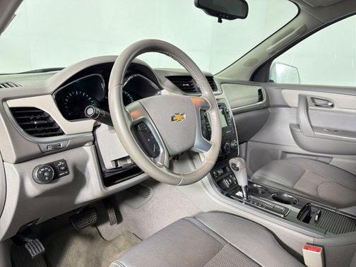 Summit White 2017 Chevrolet Traverse 1LT