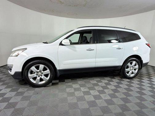 Summit White 2017 Chevrolet Traverse 1LT