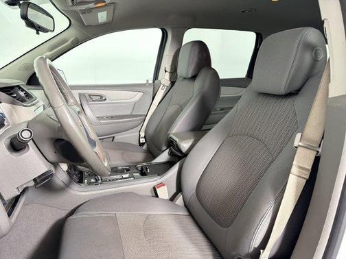 Summit White 2017 Chevrolet Traverse 1LT