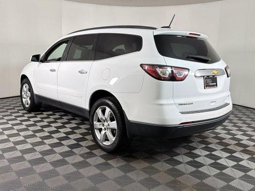 Summit White 2017 Chevrolet Traverse 1LT