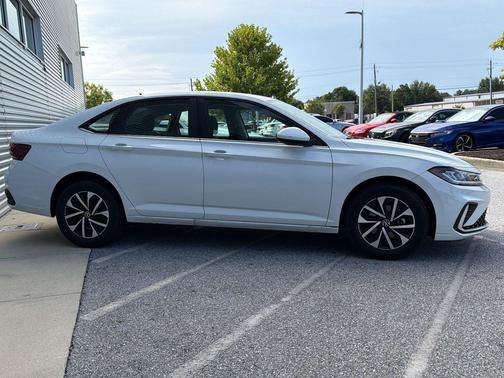 Pure White 2025 Volkswagen Jetta 1.5T S