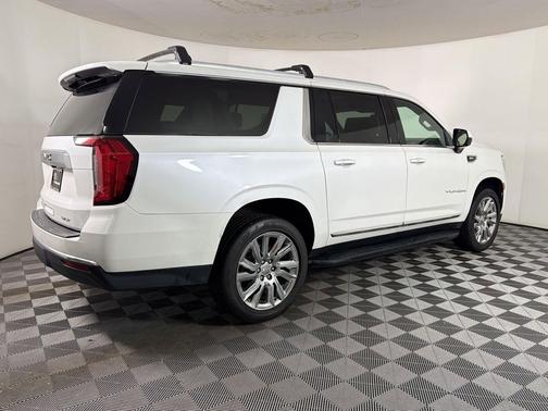 White Frost Tricoat 2021 GMC Yukon XL SLT