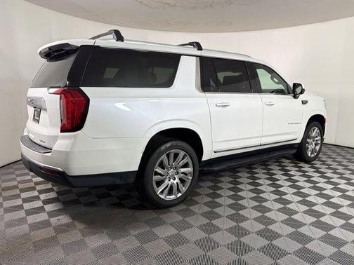 White Frost Tricoat 2021 GMC Yukon XL SLT