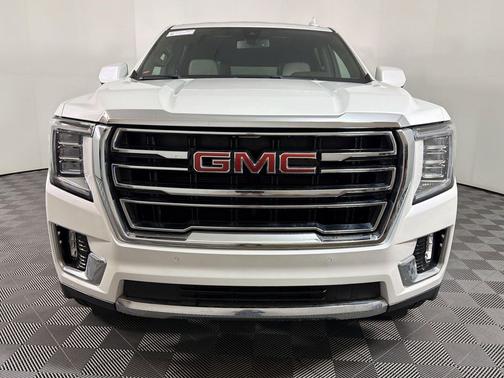 White Frost Tricoat 2021 GMC Yukon XL SLT