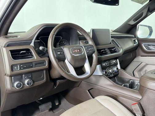 White Frost Tricoat 2021 GMC Yukon XL SLT