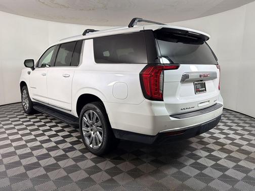 White Frost Tricoat 2021 GMC Yukon XL SLT