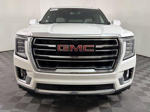 White Frost Tricoat 2021 GMC Yukon XL SLT