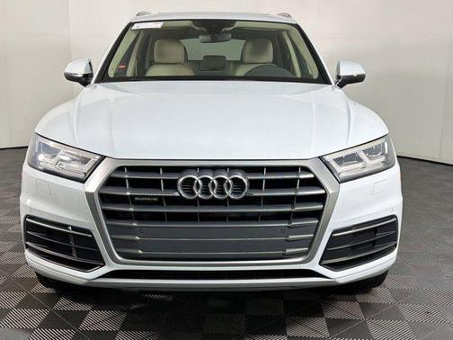 Glacier White Metallic 2019 Audi Q5 2.0T Premium Plus