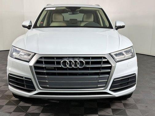 Glacier White Metallic 2019 Audi Q5 2.0T Premium Plus