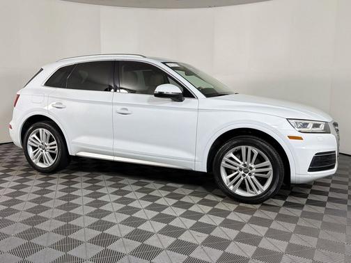 Glacier White Metallic 2019 Audi Q5 2.0T Premium Plus