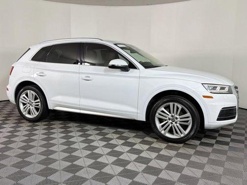 Glacier White Metallic 2019 Audi Q5 2.0T Premium Plus