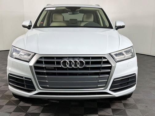 Glacier White Metallic 2019 Audi Q5 2.0T Premium Plus