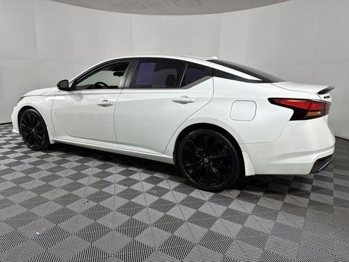 2022 Nissan Altima SR FWD