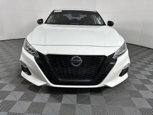 2022 Nissan Altima SR FWD