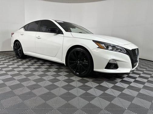 2022 Nissan Altima SR FWD