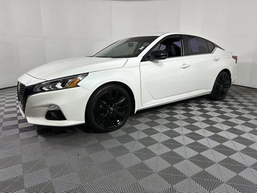 2022 Nissan Altima SR FWD