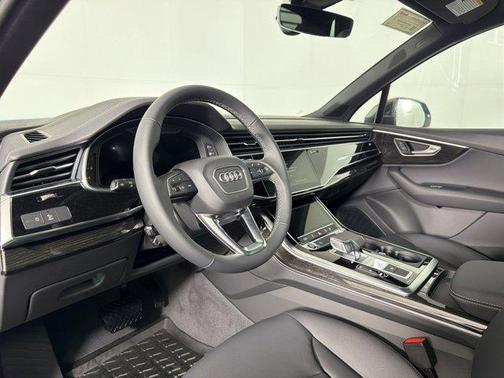 Samurai Gray Metallic 2026 Audi Q7 45 Premium