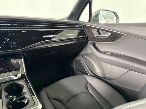 Samurai Gray Metallic 2026 Audi Q7 45 Premium