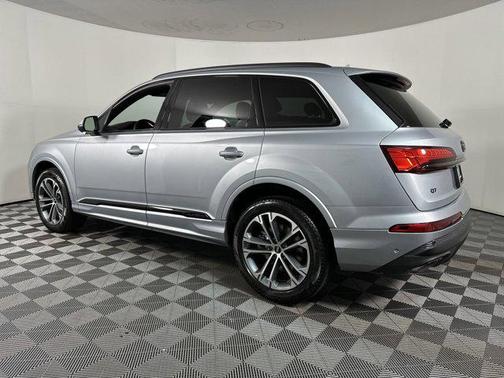 2025 Audi Q7 45 Premium Plus