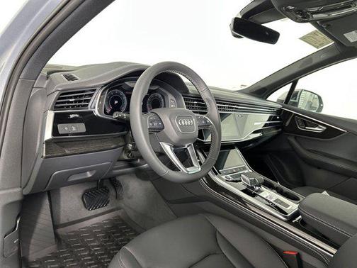 2025 Audi Q7 45 Premium Plus