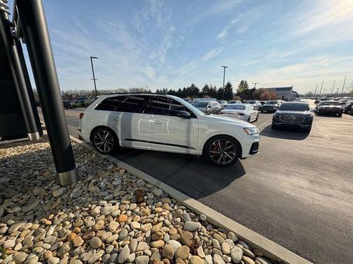 Glacier White Metallic 2023 Audi SQ7 4.0T Premium Plus