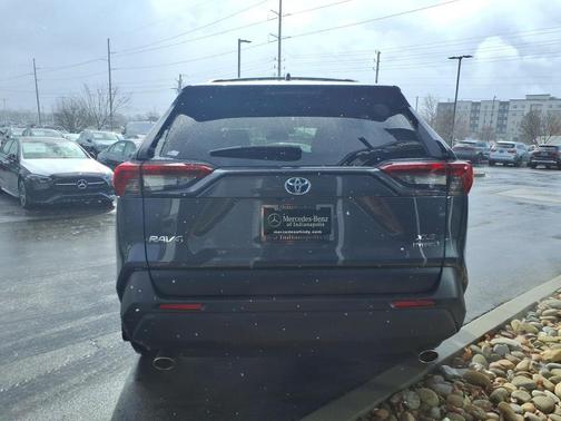 2020 Toyota RAV4 Hybrid XLE