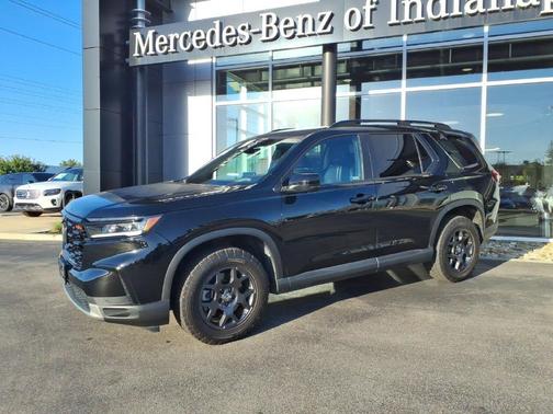 Crystal Black Pearl 2024 Honda Pilot TrailSport