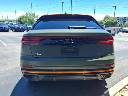 Florett Silver Metallic 2021 Audi Q8 55 Premium Plus