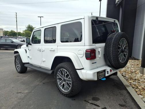 Bright White Clearcoat 2024 Jeep Wrangler 4xe High Altitude