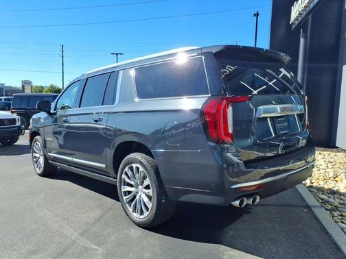 Hunter Green 2022 GMC Yukon XL Denali