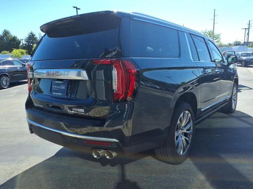Hunter Green 2022 GMC Yukon XL Denali