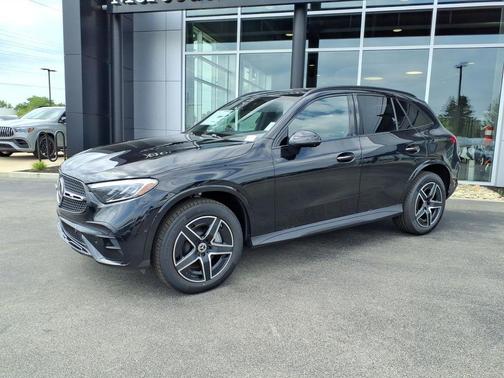 Black 2027 Mercedes-Benz GLC 300