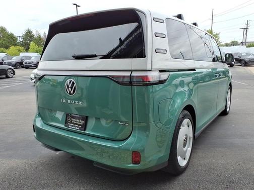 Mahi Green Metallic - Candy White 2025 Volkswagen ID. Buzz 1st Edition