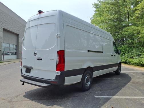 2025 Mercedes-Benz Sprinter 2500 High Roof