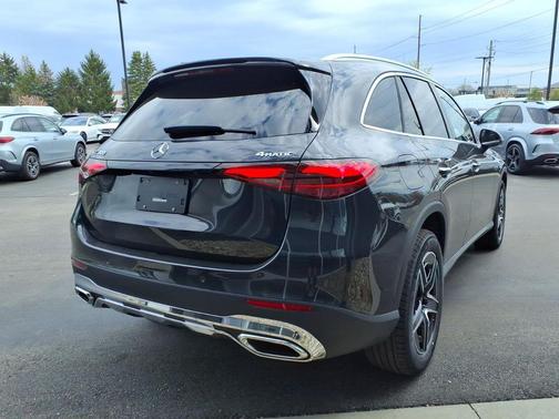 Graphite Gray Metallic 2026 Mercedes-Benz GLC 300 Base 4MATIC