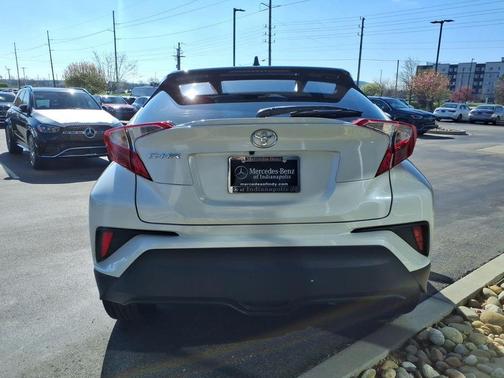 Blizzard Pearl 2020 Toyota C-HR XLE