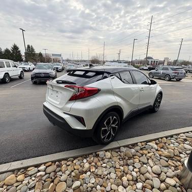 Blizzard Pearl 2020 Toyota C-HR XLE